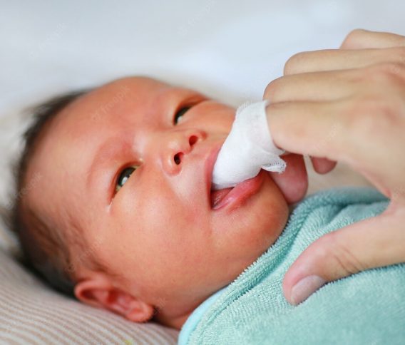 Cleaning your child’s teeth